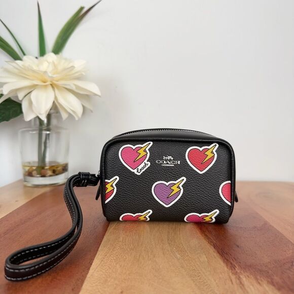 NWT Coach Pouch Wristlet With Heart‎ Bolt Print - Picture 1 of 5